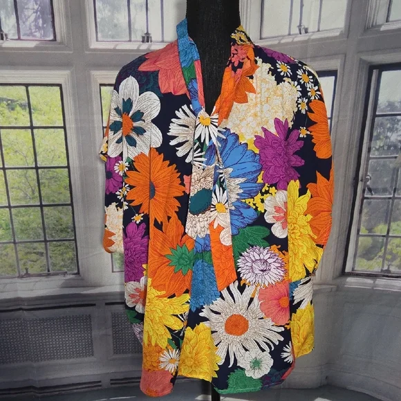 SHEIN Navy Floral Mock Neck Short-Sleeve Top with Orange, Yellow, Pink & Green - Picture 3 of 3